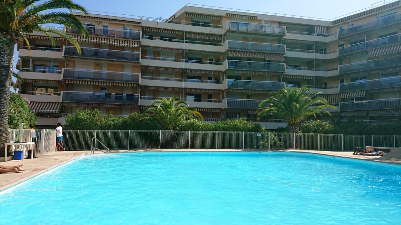 Frejus Plage, Appartement Entier , Piscine,Parking,Plage A 200M المظهر الخارجي الصورة