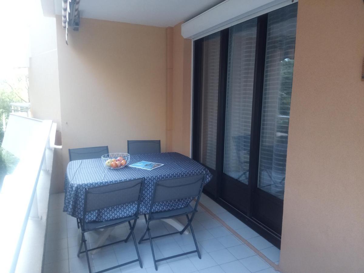 Frejus Plage, Appartement Entier , Piscine,Parking,Plage A 200M المظهر الخارجي الصورة